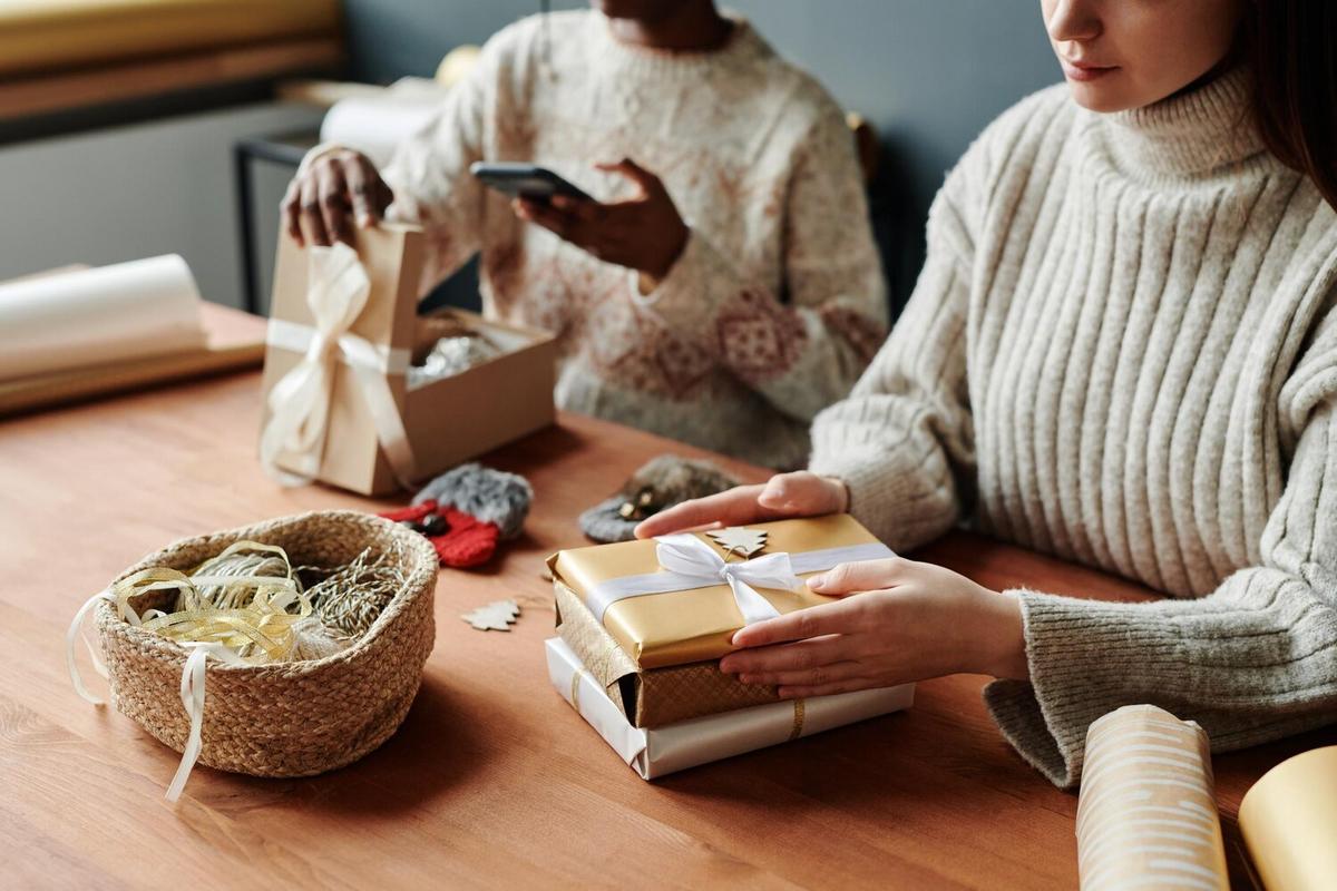 Trendy Home Decor: Creating a Cozy Ambiance with Crafts